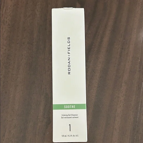 Rodan + Fields Soothe Gel Cleanser - White and Green Packaging - Picture 1 of 4
